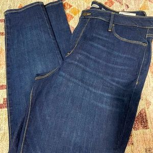 Old Navy High Rise Secret-Slim Pocket Skinny Jeans